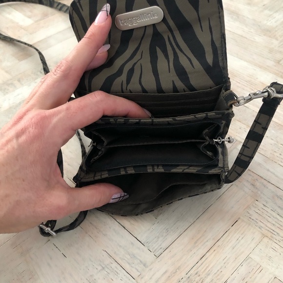Baggallini Mini Wallet Crossbody Bag Black Green - Picture 3 of 8